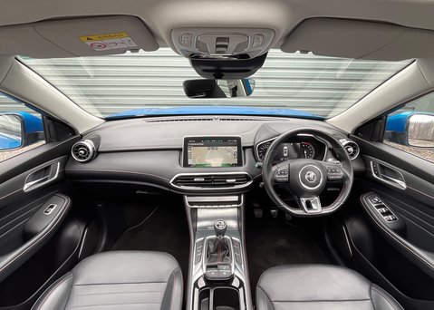 MG HS 1.5 T-GDI EXCLUSIVE 12