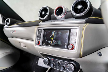 Ferrari California T. MAGNERIDE SUSPENSION. BESPOKE INTERIOR. TWO-TONE BODYWORK. CARPLAY. 34