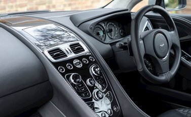 Aston Martin Vanquish Volante 16