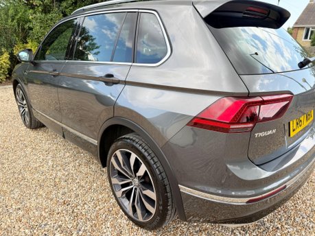 Volkswagen Tiguan 2.0 BiTDI R-Line DSG 4Motion Euro 6 (s/s) 5dr 12