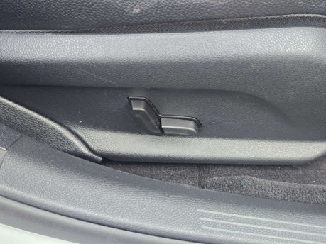 Mercedes-Benz C Class 2.1 C220 BlueTEC Sport Saloon 4dr Diesel G-Tronic+ Euro 6 (s/s) (170 ps) 23
