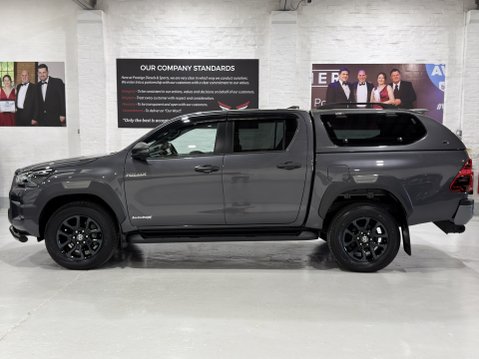 Toyota Hilux INVINCIBLE X 4WD 48V MHEV AUTO 9