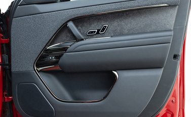 Land Rover Range Rover Sport P510e First Edition 22