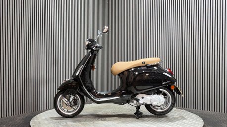 Piaggio Vespa Primavera 2021 ONLY 612 MILES NEW MOT SERVICED 50CC AUTO 8