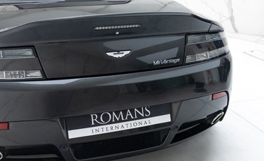 Aston Martin V12 Vantage ROADSTER 40