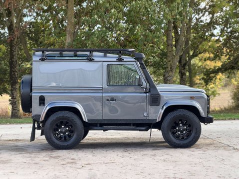 Land Rover Defender 2.2 Defender 90 XS Hard Top TD 4WD 5dr 11