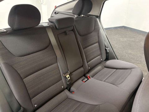 Hyundai IONIQ 1.6 IONIQ Premium FHEV Semi-Auto 5dr 32