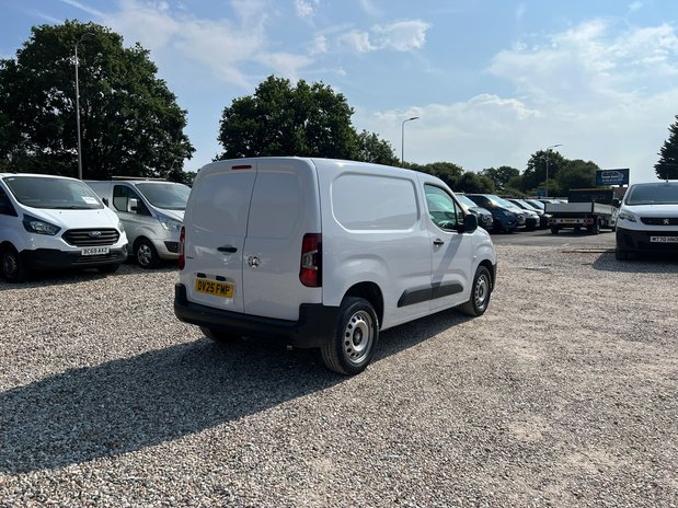 Vauxhall Combo SWB L1H1 Low Roof Category S Prime Air Con Sensors EURO 6 NO VAT 6