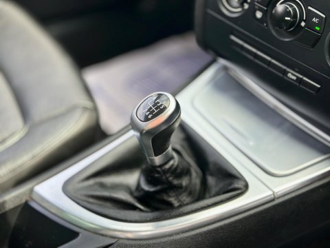 BMW 1 Series 2.0 120i Exclusive Edition Euro 5 (s/s) 2dr 19