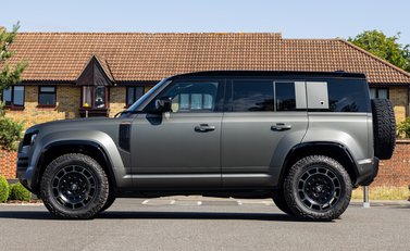 Land Rover Defender 110 OCTA EDITION ONE 3