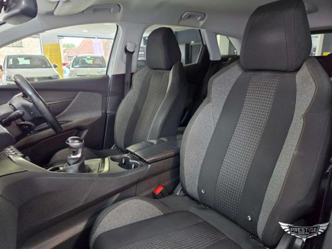 Peugeot 3008 1.2 PureTech Active Euro 6 (s/s) 5dr 29