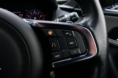 Jaguar F-Pace 2.0 F-Pace Chequered Flag AWD Auto 4WD 5dr 40