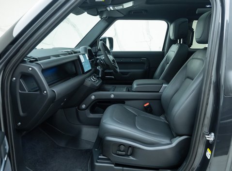 Land Rover Defender 90 V8 P525 URBAN 18