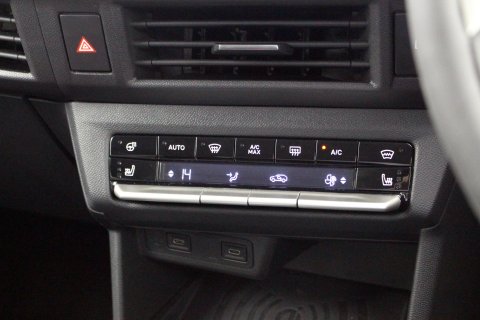 Vauxhall Frontera 5dr 1.2 145ps Ultimate Petrol Hybrid e-DCT Automatic 17
