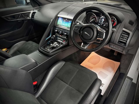 Jaguar F-Type 2.0 F-Type I4 R-Dynamic Auto 3dr 39