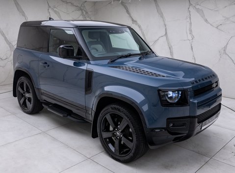 Land Rover Defender 90 D300 X-DYNAMIC HSE 11