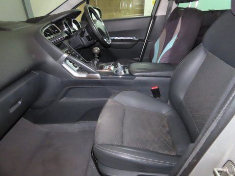 Peugeot 3008 BLUE HDI S/S ALLURE 9