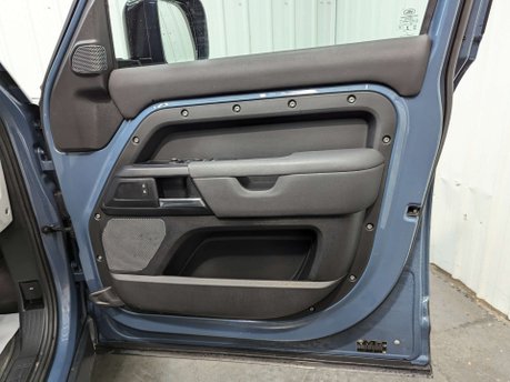 Land Rover Defender 2.0 Defender S D Auto 4WD 5dr 51