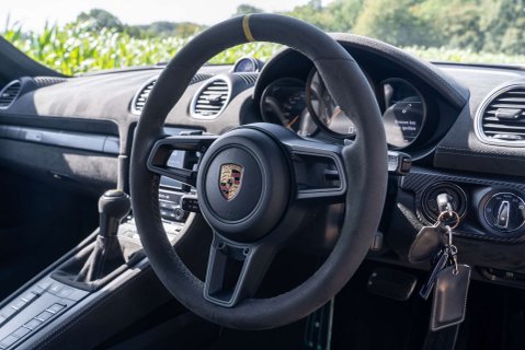 Porsche 718 Cayman GT4 RS 13