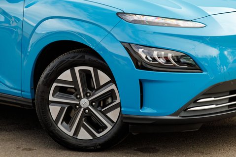 Hyundai KONA PREMIUM 12