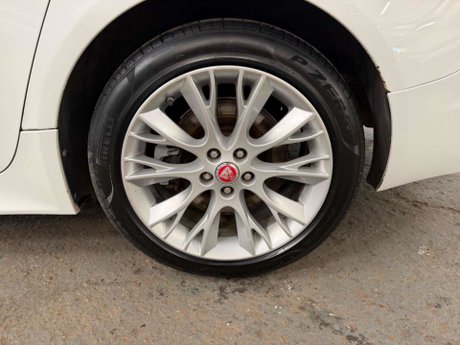 Jaguar XF 2.2d R-Sport Auto Euro 5 (s/s) 4dr 26