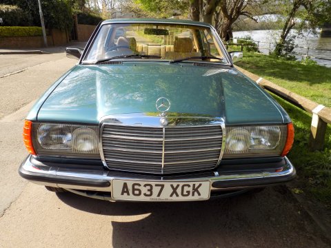 Mercedes-Benz W123 230 CE Pillarless Coupe 44