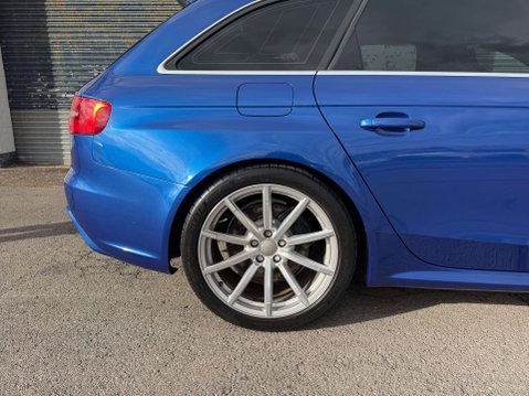 Audi RS4 4.2 FSI V8 Estate 5dr Petrol S Tronic quattro Euro 5 (450 ps) 14