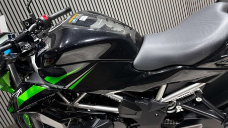 Kawasaki Z 2023 125CC NAKED BIKE MOT 10/27 WARRANTY SERVICED 1 OWNER 28