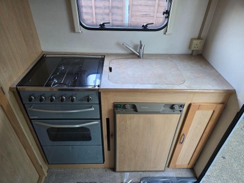 Elddis Autoquest Suntor 11