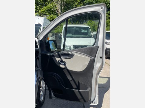 Renault Trafic 1.6 dCi 29 Sport Nav Panel Van 5dr Diesel Manual LWB Standard Roof Euro 6 ( 21