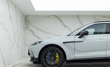 Aston Martin DBX 707 29