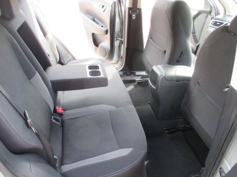 Nissan Qashqai 1.3 DIG-T N-Connecta Euro 6 (s/s) 5dr 31