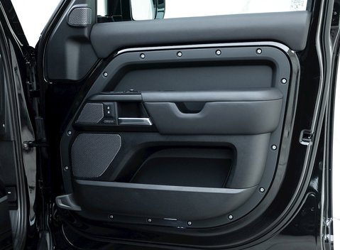 Land Rover Defender 110 V8 21