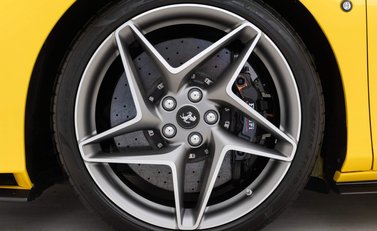 Ferrari F8 Tributo 18