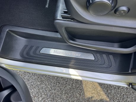 Mercedes-Benz V Class V220 D Sport Auto Diesel 8 Seater EX-LWB/SAT NAV/FULL LEATHER/VAT Q 16