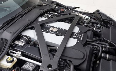 Aston Martin DBS Superleggera Volante 31