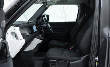 Land Rover Defender 90 Hard Top D200 11