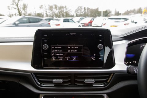 Volkswagen T-Roc LIFE TSI 27