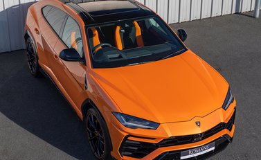 Lamborghini Urus Pearl Capsule 8