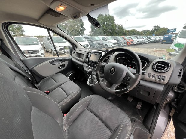 Renault Trafic LWB L2H1 Low Roof Sport LL30 Air Con Alloy Wheels EURO 6 NO VAT 26