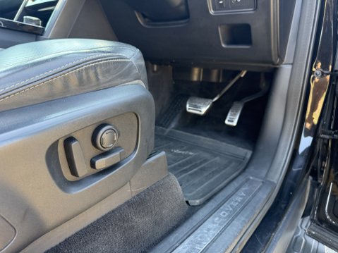 Land Rover Discovery SD6 HSE 29