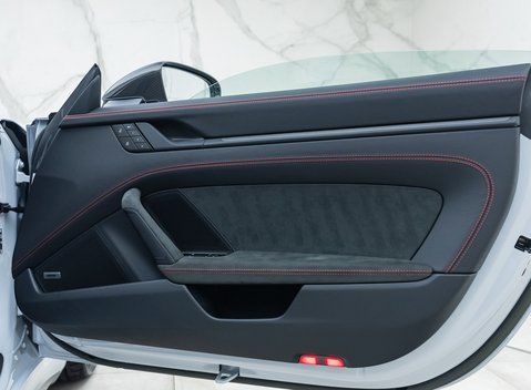 Porsche 911 Targa 4 GTS (992) 32