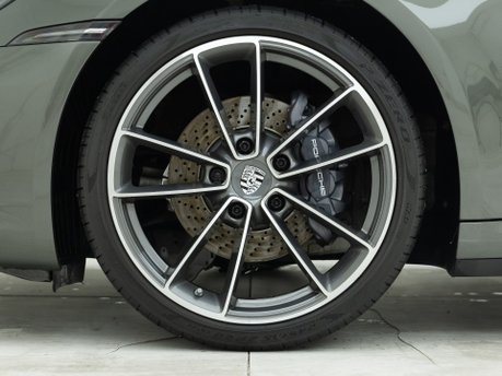 Porsche 911 Carrera (992)