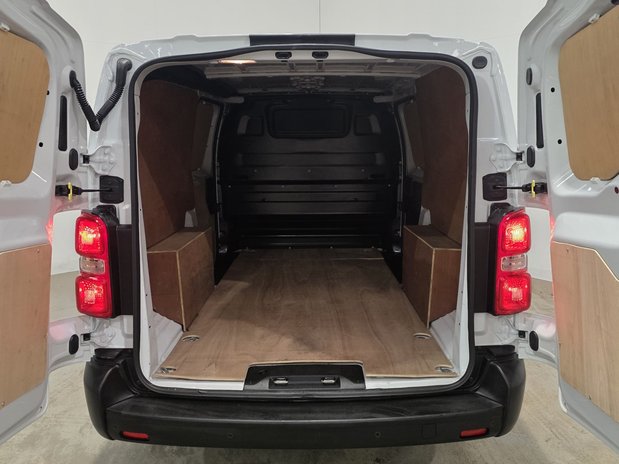 Vauxhall Vivaro Vauxhall Vivaro L2 Diesel 2900 1.5d 100ps Dynamic H1 Van 9