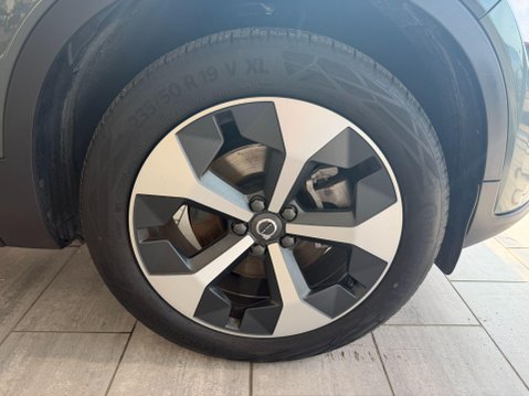 Volvo XC40 2.0 B4 MHEV Plus Dark DCT Auto Euro 6 (s/s) 5dr 25