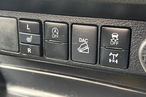 Toyota Hilux Invincible 4WD D-4D Double Cab Pickup 25