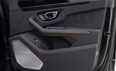 Lamborghini Urus V8 18