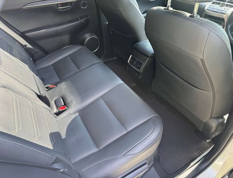 Lexus NX 2.5 NX 300h Takumi CVT 4WD 5dr 39