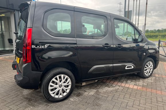 Citroen Berlingo BLUEHDI FEEL M WHEELCHAIR RAMP 11
