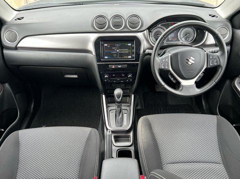Suzuki Vitara SZ-T MHEV 10